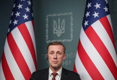Cố vấn an ninh quốc gia Mỹ Jake Sullivan trong chuyến công du đến thủ đô Kiev (Ukraine) ngày 20-3 - Ảnh: REUTERS Cố vấn an ninh quốc gia Mỹ Jake Sullivan trong chuyến công du đến thủ đô Kiev (Ukraine) ngày 20-3 - Ảnh: REUTERS