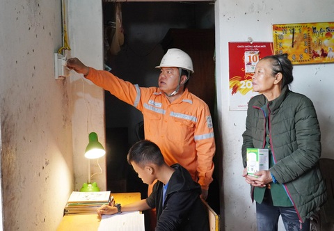 Giá điện cho hộ sinh hoạt sẽ được nới rộng khoảng cách các bậc thang - Ảnh: C.DŨNG Giá điện cho hộ sinh hoạt sẽ được nới rộng khoảng cách các bậc thang - Ảnh: C.DŨNG