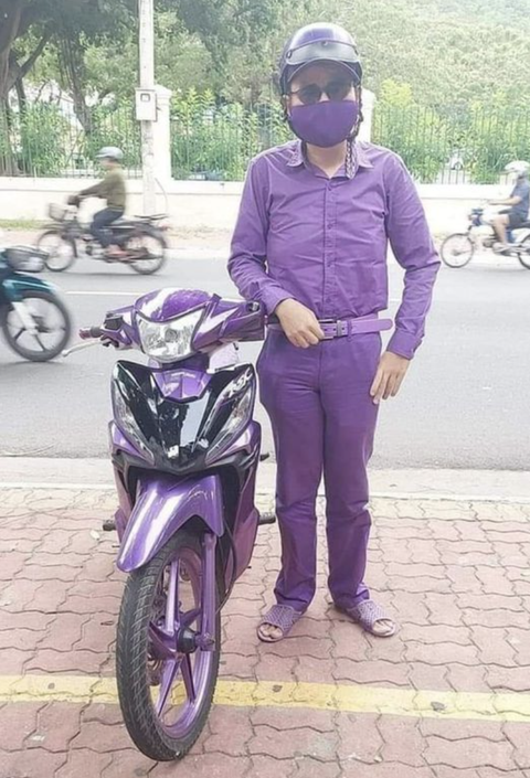 Ảnh vui 21-3: Khi đàn ông chỉ là những đứa trẻ to xác- Ảnh 5. Tím rực cả con đường.