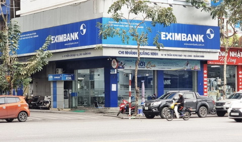 Vụ nợ thẻ tín dụng 8,8 tỉ đồng: Nhiều người giật mình rủ nhau kiểm tra, hủy thẻ- Ảnh 1. Thanh tra Ngân hàng Nhà nước chi nhánh Quảng Ninh đang yêu cầu Eximbank báo cáo sự việc liên quan thẻ tín dụng sau vụ nợ thẻ tín dụng từ 8,5 triệu lên 8,8 tỉ đồng - Ảnh: TIẾN THẮNG