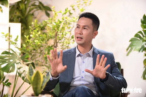 Đi cùng thương hiệu ‘Walk and Talk’: Xây dựng local brand hiệu quả từ văn hóa địa phương- Ảnh 1. Founder Là Việt Coffee Trần Nhật Quang tâm sự về quá trình chinh phục thị trường - Ảnh: QUANG ĐỊNH
