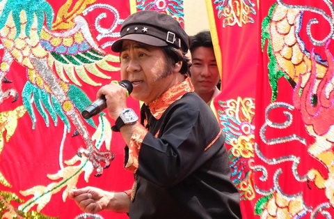 Nghệ sĩ Bạch Long, con trai nghệ sĩ Thành Tôn - Huỳnh Mai hát tân nhạc trong chương trình - Ảnh: LINH ĐOAN Nghệ sĩ Bạch Long, con trai nghệ sĩ Thành Tôn - Huỳnh Mai, hát tân nhạc trong chương trình - Ảnh: LINH ĐOAN
