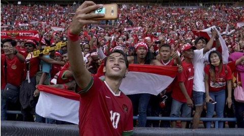 CĐV tuyển Việt Nam và Indonesia khẩu chiến vì... 'tuyển Hà Lan'- Ảnh 1. Cổ động viên Indonesia cho rằng chẳng có gì phải xấu hổ khi đá với đội hình toàn cầu thủ nhập tịch - Ảnh: PSSI