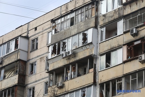 Ukraine nêu thiệt hại từ cuộc tấn công tên lửa lớn nhất trong nhiều tuần của Nga vào Kiev- Ảnh 1. Hiện trường vụ không kích bằng tên lửa ở thủ đô Kiev tối 20-3 - Ảnh: UKRINFORM