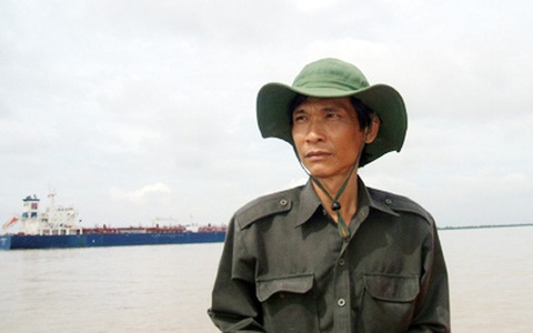 Một thời đoàn viên sôi nổi: Chúng tôi dạy nhau từng dấu cộng trừ- Ảnh 4. Ông Đoàn Ngọc Hùng trong một chuyến về thăm lại Cần Giờ - Ảnh: NVCC