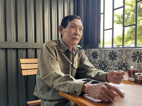 Một thời đoàn viên sôi nổi: Chúng tôi dạy nhau từng dấu cộng trừ- Ảnh 1. Ông Đoàn Ngọc Hùng nhớ mãi những ký ức thời hoạt động Đoàn sôi nổi - Ảnh: YẾN TRINH