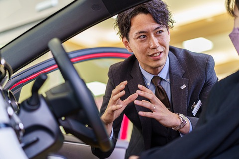 Sales Toyota kể chuyện: 'Niềm nở ngay cả khi khách mua xe hãng khác'- Ảnh 2. Sales Toyota kể chuyện: 'Niềm nở ngay cả khi khách mua xe hãng khác'- Ảnh 2.