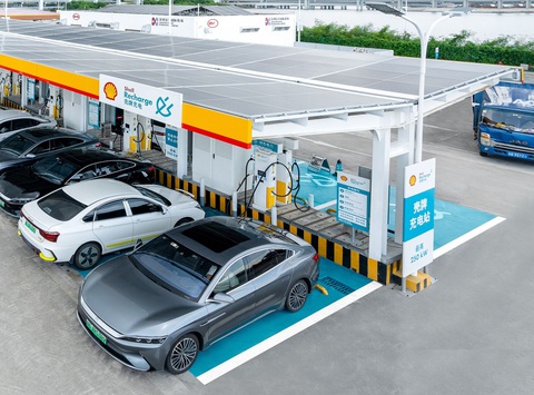 Đại gia dầu khí đóng bớt 1.000 trạm xăng, mở thêm trạm sạc- Ảnh 1. Shell và BYD sẽ mở trạm sạc xe điện lớn nhất thế giới tại Trung Quốc, với 258 tụ sạc nhanh - Ảnh: Shell