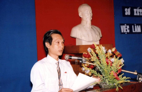 Một thời đoàn viên sôi nổi: Chúng tôi dạy nhau từng dấu cộng trừ- Ảnh 5. Ông Đoàn Ngọc Hùng năm 1995, khi đang làm bí thư Đoàn Lực lượng Thanh niên xung phong TP.HCM - Ảnh: NVCC