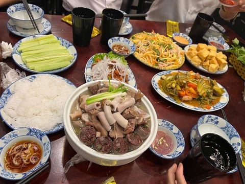 Lòng heo là món ăn khoái khẩu của nhiều người Việt - Ảnh: NAM TRẦN Lòng heo là món ăn khoái khẩu của nhiều người Việt - Ảnh: NAM TRẦN