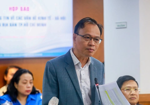 Vụ nợ thẻ Eximbank: Ngân hàng không thu 8,8 tỉ đồng, thỏa thuận lại với khách hàng- Ảnh 3. Ông Nguyễn Hồ Hoàng Vũ - phó tổng giám đốc Ngân hàng Eximbank - Ảnh: CHÂU TUẤN