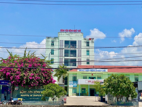 Bệnh nhân nhiễm cúm A/H5 trở nặng phải thở máy- Ảnh 1. Bệnh viện Bệnh nhiệt đới tỉnh Khánh Hòa - nơi nam sinh viên đang điều trị - Ảnh: TUYẾT BĂNG