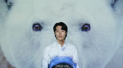 Ryu Jun Yeol trong chiến dịch Ryu Jun Yeol trong chiến dịch ứng phó với biến đổi khí hậu của Greenpeace - Ảnh: Greenpeace