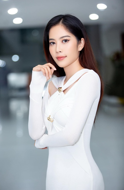 Tin tức giải trí 22-3: Mai thu 520 tỉ đồng, tiếp tục chinh chiến gần 200 rạp ngoài nước- Ảnh 9. Hoa khôi Nam Em liên tục gây phản ứng trái chiều khi livestream trên mạng xã hội - Ảnh: Facebook nhân vật