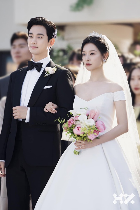Kim Soo Hyun bắt tay đạo diễn 'Forest of secrets 2' trong phim mới- Ảnh 3. Kim Soo Hyun và Kim Ji Won trong Queen of tears