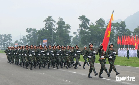Hợp luyện diễu binh, diễu hành kỷ niệm 70 năm Chiến thắng Điện Biên Phủ- Ảnh 4. Đây là buổi hợp luyện đầu tiên của các lực lượng sẽ tham gia diễu binh, diễu hành của quân đội tại lễ kỷ niệm 70 năm Chiến thắng Điện Biên Phủ