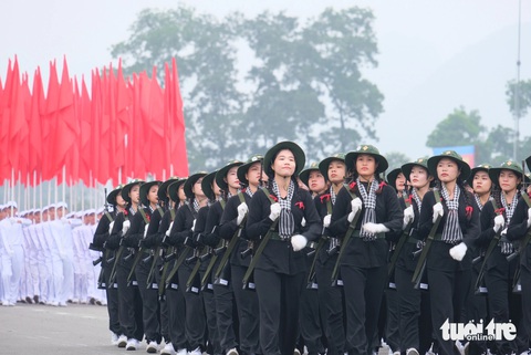 Hợp luyện diễu binh, diễu hành kỷ niệm 70 năm Chiến thắng Điện Biên Phủ- Ảnh 7. Khối nữ du kích miền Nam
