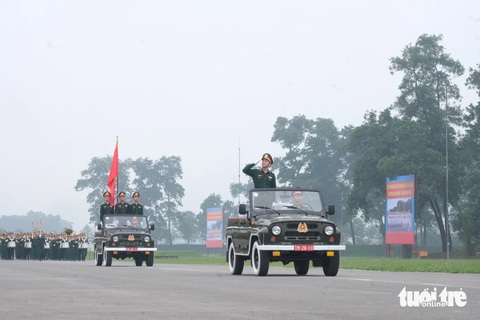 Hợp luyện diễu binh, diễu hành kỷ niệm 70 năm Chiến thắng Điện Biên Phủ- Ảnh 3. Khối xe chỉ huy, xe tổ quân kỳ toàn quân