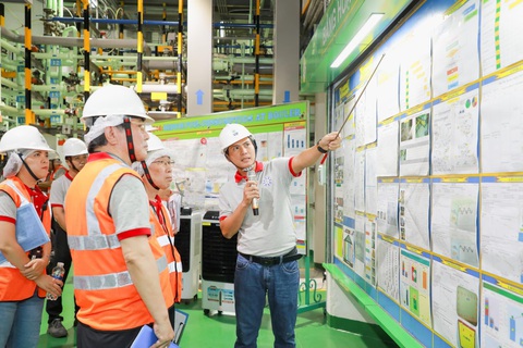 Nhà máy thức ăn chăn nuôi C.P. Bình Dương nhận giải thưởng TPM Consistency- Ảnh 3. Các chuyên gia đến từ Nhật Bản đánh giá quá trình thực hiện TPM vòng 1