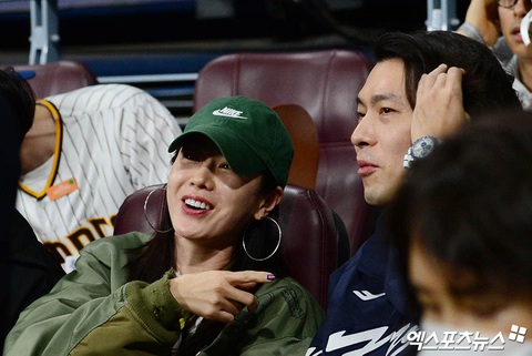 Diện mạo mới của Hyun Bin sau khi kết hôn Son Ye Jin khiến hội chị em xôn xao- Ảnh 4. Mặc dù đã làm mẹ nhưng Son Ye Jin vẫn giữ được nhan sắc xinh đẹp, tươi trẻ