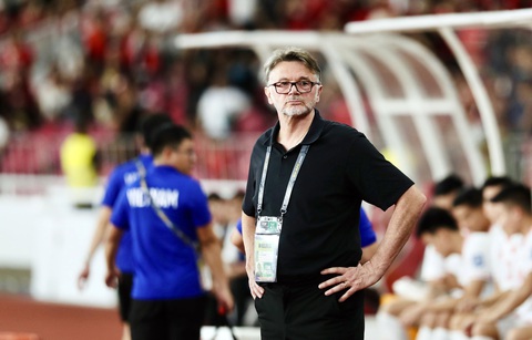 Cổ động viên Việt Nam buồn lắm đấy!- Ảnh 1. HLV Philippe Troussier ở trận đấu với Indonesia - Ảnh: N.K.