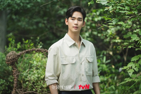 Kim Soo Hyun bắt tay đạo diễn 'Forest of secrets 2' trong phim mới- Ảnh 1. “Ông hoàng cát sê" của truyền hình Hàn Quốc, Kim Soo Hyun, đang tích cực hoạt động trở lại sau hơn 2 năm không nhận phim mới.