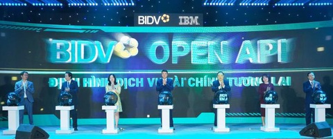 BIDV Open API - dẫn đầu xu thế ngân hàng mở- Ảnh 1. Đại diện BIDV và đối tác cùng thực hiện nghi thức ra mắt hệ thống BIDV Open API - Ảnh: BIDV