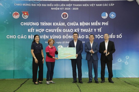 Gần hai triệu hộp viên sủi trao tặng qua chương trình Hỗ trợ thuốc- Ảnh 2. Bayer phối hợp cùng Hội Thầy thuốc trẻ Việt Nam cùng hướng đến mục tiêu cải thiện sức khỏe và cuộc sống cho người dân trên mọi vùng miền - Ảnh: THANH BÌNH