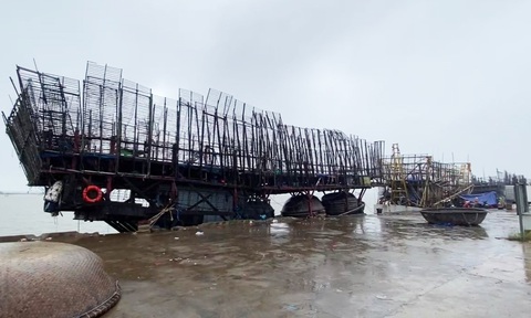 Nhiều tàu câu mực mất kết nối thiết bị giám sát hành trình khu vực giáp ranh Philippines- Ảnh 3. Tàu câu mực khơi ở Quảng Nam - Ảnh: LÊ TRUNG