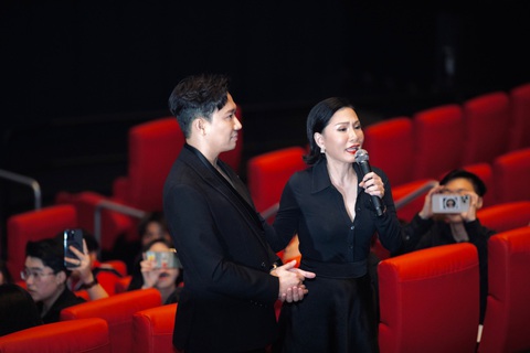Trấn Thành đưa 'Mai' sang Mỹ, dàn nghệ sĩ 'hộ tống' gây bất ngờ- Ảnh 4. Hồng Đào là nghệ sĩ duy nhất góp mặt trong sự kiện với tư cách diễn viên của phim
