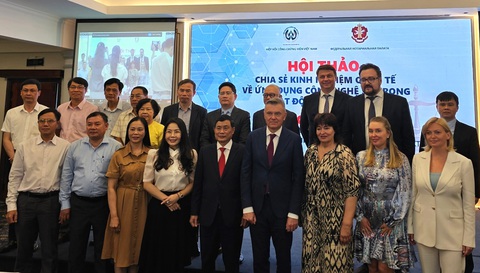 Xây dựng khung pháp lý, cơ sở dữ liệu cho công chứng điện tử- Ảnh 1. Các đại biểu cùng nhau chia sẻ về kinh nghiệm phát triển công chứng điện tử - Ảnh: ÁI NHÂN