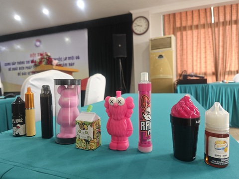 Nam sinh 15 tuổi ngộ độc vì sử dụng thuốc lá điện tử đã bị cấm - Ảnh 2. Nam sinh 15 tuổi ngộ độc vì sử dụng thuốc lá điện tử đã bị cấm - Ảnh 2.