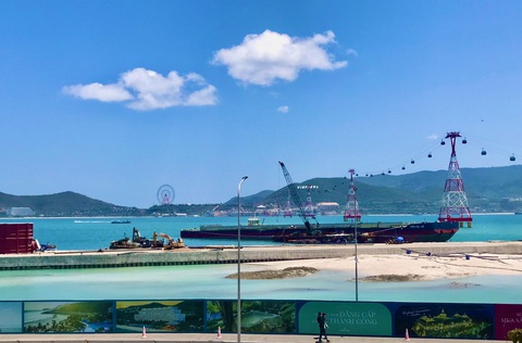 Tìm giải pháp cho du lịch tàu biển quốc tế đến Nha Trang- Ảnh 3. Cảng Nha Trang đang được sửa chữa, nâng cấp - Ảnh: MINH CHIẾN