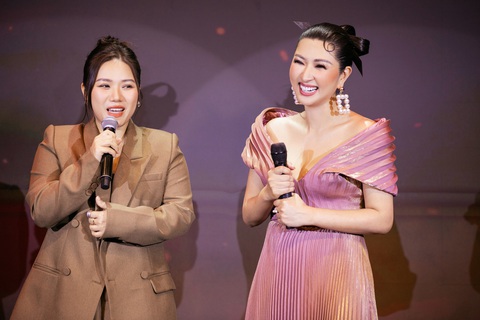 Danh ca Tuấn Ngọc khen Nguyễn Hồng Nhung 'hát hay hơn ngày xưa'- Ảnh 6. Thùy Chi đến chúc mừng đàn chị Nguyễn Hồng Nhung
