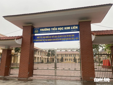 Chuyển tiền thưởng Tết, 20-11 rồi đòi lại: Hiệu trưởng nói 'vì phong trào của trường'- Ảnh 1. Trường tiểu học Kim Liên - nơi xảy ra việc chi tiền động viên cho giáo viên sau đó thu hồi lại - Ảnh: NGUYÊN BẢO