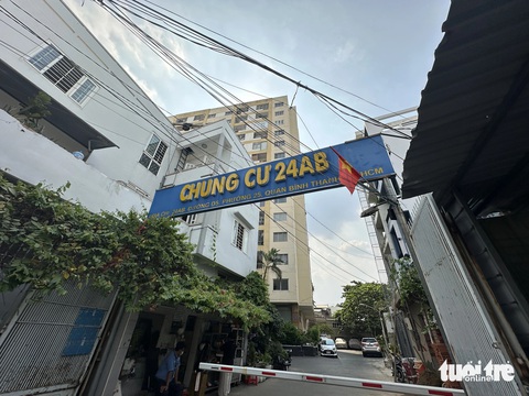 Vụ cư dân kiện ban quản trị cắt nước cả năm: Cục Thi hành án sẽ kiên quyết xử lý- Ảnh 1. Chung cư 24AB, phường 25, quận Bình Thạnh - Ảnh: THẢO LÊ