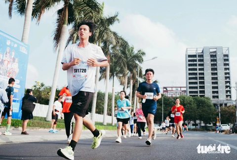 Các Runners bức tốc về đích - Ảnh: THANH HIỆP Bứt tốc về đích