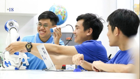 Tôi muốn nói với Thủ tướng...- Ảnh 1. Đào tạo về trí tuệ nhân tạo gắn với chuyển đổi số được sinh viên và các trường quan tâm - Ảnh: Q.L.