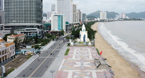 Jazz sẽ vang lên hằng năm trên phố biển Nha Trang- Ảnh 1. Quảng trường 2 Tháng 4 TP Nha Trang - Ảnh: TRẦN HƯỚNG