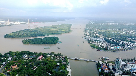 Việt Nam - Hà Lan là đối tác thú vị của nhau- Ảnh 2. Sông Hậu đoạn giữa TP Cần Thơ và Vĩnh Long - đây là một trong hai nhánh của sông Mekong khi đổ vào Việt Nam - Ảnh: CHÍ QUỐC