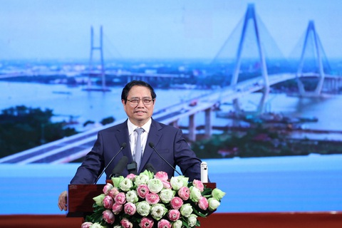 Thủ tướng Phạm Minh Chính đánh giá cao quyết tâm, nỗ lực và thành quả của tỉnh Vĩnh Long qua nhiều thời kỳ, tạo nền tảng quan trọng cho sự phát triển trong thời kỳ mới - Ảnh: VGP/Nhật Bắc Thủ tướng Phạm Minh Chính đánh giá cao quyết tâm, nỗ lực và thành quả của tỉnh Vĩnh Long qua nhiều thời kỳ, tạo nền tảng quan trọng cho sự phát triển trong thời kỳ mới - Ảnh: VGP