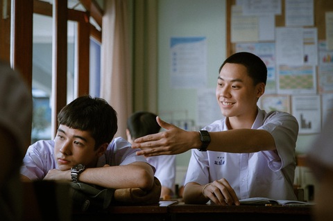 Không được sao trời cũng giống pháo hoa- Ảnh 1. Joe chủ động làm quen Pae trong lần đầu gặp