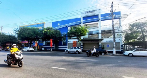 Tin tức sáng 25-3: Giá chung cư Hà Nội vẫn tăng, TP.HCM đi ngang- Ảnh 5. Nhà sách Phương Nam ở Nha Trang, tại số 17 đường Thái Nguyên, bên ga Nha Trang (Khánh Hòa) đã đóng cửa - Ảnh: PHAN SÔNG NGÂN