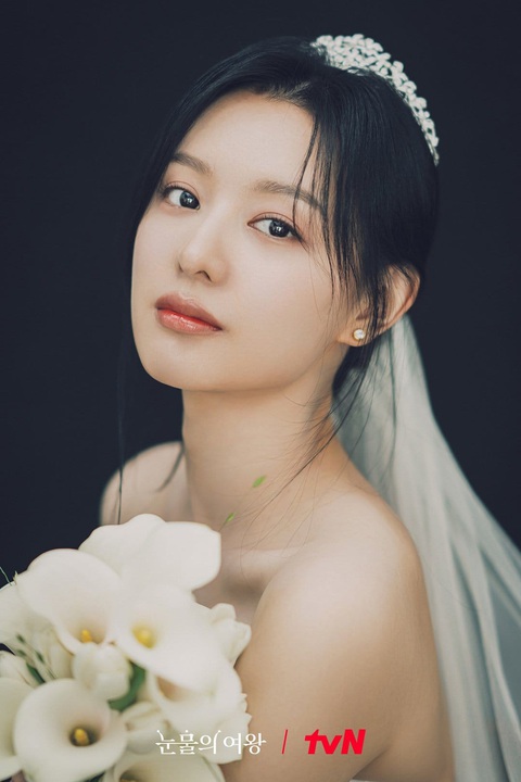 Kim Ji-won Kim Ji Won trong Nữ hoàng nước mắt