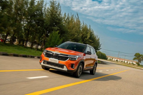 Kia Seltos 2024 ra mắt: Giá từ 599 triệu, thêm trang bị để đấu Xforce, Creta- Ảnh 6. Kia Seltos 2024 không còn tùy chọn máy 1.6L hút khí tự nhiên và máy 1.4L tăng áp, mà thay vào đó là 2 tùy chọn động cơ mới, gồm máy Smartstream 1.5L hút khí tự nhiên và Smartstream 1.5L tăng áp giống thị trường Ấn Độ