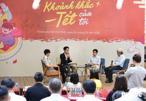 Trao giải 'Khoảnh khắc Tết của tôi': Nhiều hoạt động khám phá độc đáo, truyền cảm hứng- Ảnh 3. Tác giả đoạt giải nhất Yên Bạch (thứ hai từ trái qua) cùng các khách mời giao lưu tại chương trình