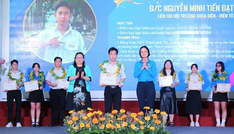 Lan tỏa làm việc tốt trong Ngày Đoàn viên mừng sinh nhật Đoàn- Ảnh 7. Tuyên dương cán bộ Đoàn - Hội tiêu biểu tại Ngày Đoàn viên - Ngày làm việc tốt tại Trường đại học Sư phạm kỹ thuật TP.HCM - Ảnh: HÒA VÕ