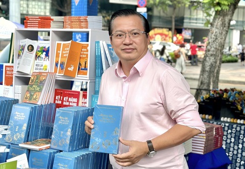 Để thành công, tuổi hai mươi làm việc nhỏ cũng phải bằng tình yêu lớn- Ảnh 1. Tác giả Nguyễn Tuấn Quỳnh