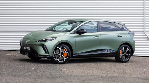 MG3 đời mới sẽ đối đầu Honda Civic Type R bằng bản hiệu suất cao này?- Ảnh 2. MG4 XPower hiện đang là mẫu xe hiệu suất cao có xuất xứ phổ thông đứng cao nhất đội hình MG, trên dòng xe này chỉ có một dòng xe thể thao thuần túy là MG Cyberster - Ảnh: Drive