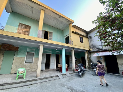 Khu dân cư 'treo' 13 năm bên bờ sông Cẩm Lệ chưa biết bao giờ được di dời- Ảnh 2. Các hộ dân vùng quy hoạch treo mong muốn thành phố sớm có phương án để ổn định cuộc sống - Ảnh: TRƯỜNG TRUNG